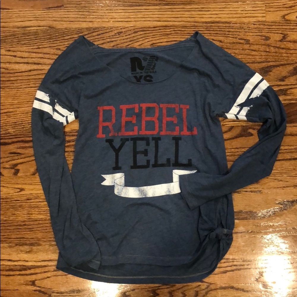 Navy blue tee-shirt